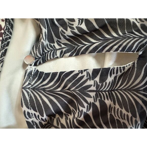 Cable & Gauge Women’s Blouse Medium Black White Leaf Print Puff Sleeve Top - Picture 3 of 7